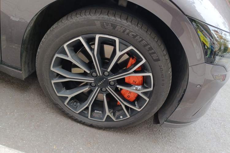 Used Zeekr 007GT 2025 Rear-Drive Intelligent Driving Version 75 kWh Right Front Wheel Hub