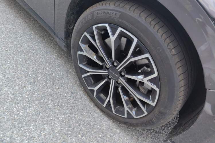 Used Zeekr 007GT 2025 Rear-Drive Intelligent Driving Version 75 kWh Right Front Wheel Hub