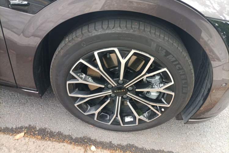 Used Zeekr 007GT 2025 Rear-Drive Intelligent Driving Version 75 kWh Right Front Wheel Hub
