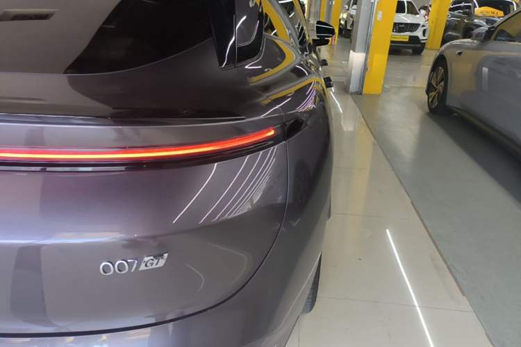 Used Zeekr 007GT 2025 Rear-Drive Intelligent Driving Version 75 kWh Right Rear Taillight