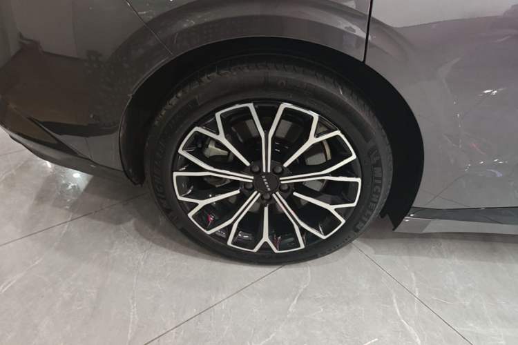 Used Zeekr 007GT 2025 Rear-Drive Intelligent Driving Version 75 kWh Right Rear Wheel Hub