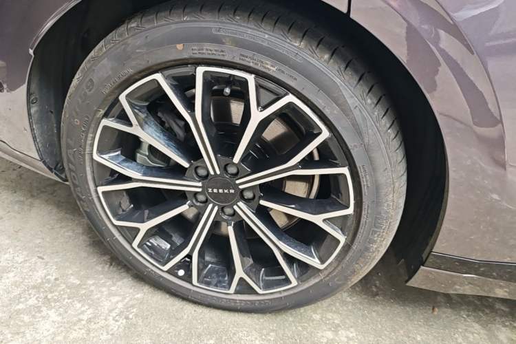 Used Zeekr 007GT 2025 Rear-Drive Intelligent Driving Version 75 kWh Right Rear Wheel Hub