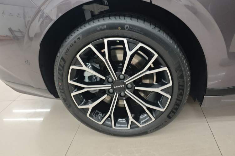 Used Zeekr 007GT 2025 Rear-Drive Intelligent Driving Version 75 kWh Right Rear Wheel Hub