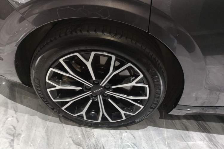 Used Zeekr 007GT 2025 Rear-Drive Intelligent Driving Version 75 kWh Right Rear Wheel Hub