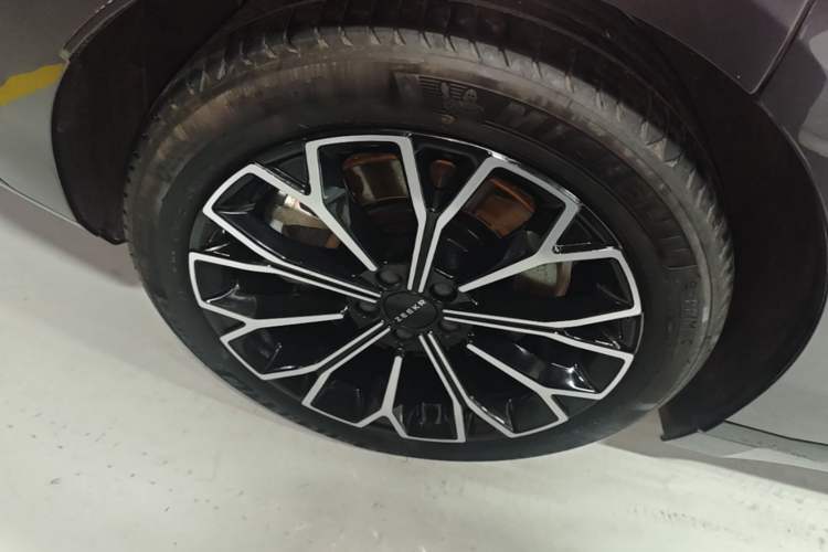 Used Zeekr 007GT 2025 Rear-Drive Intelligent Driving Version 75 kWh Right Rear Wheel Hub