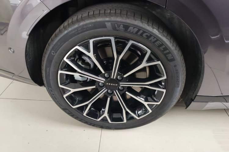 Used Zeekr 007GT 2025 Long-Range Rear-Wheel Drive Intelligent Driving Version 100 kWh Right Rear Wheel Hub