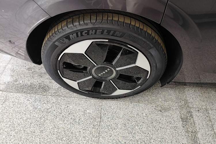 Used Zeekr 007GT 2025 Rear-Drive Intelligent Driving Version 75 kWh Right Rear Wheel Hub