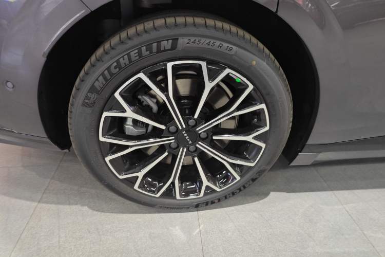 Used Zeekr 007GT 2025 Rear-Drive Intelligent Driving Version 75 kWh Right Rear Wheel Hub