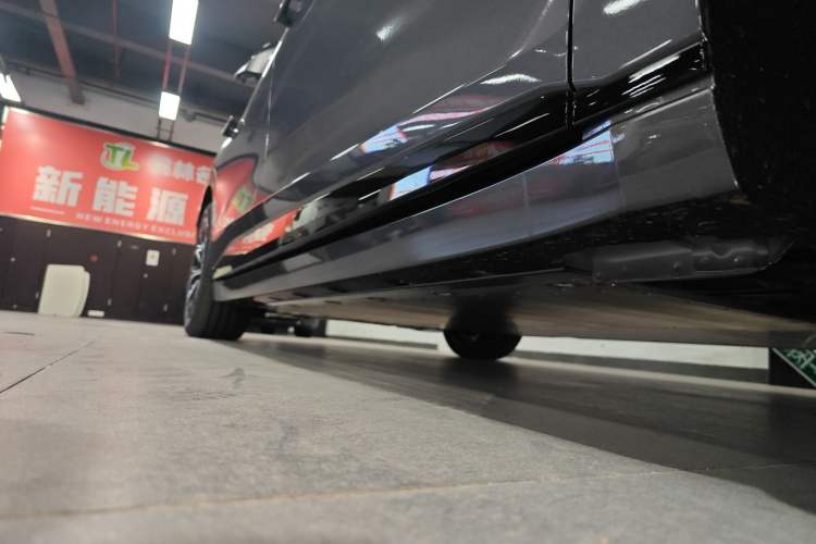 Used Zeekr 007GT 2025 Rear-Drive Intelligent Driving Version 75 kWh Right Side Sill