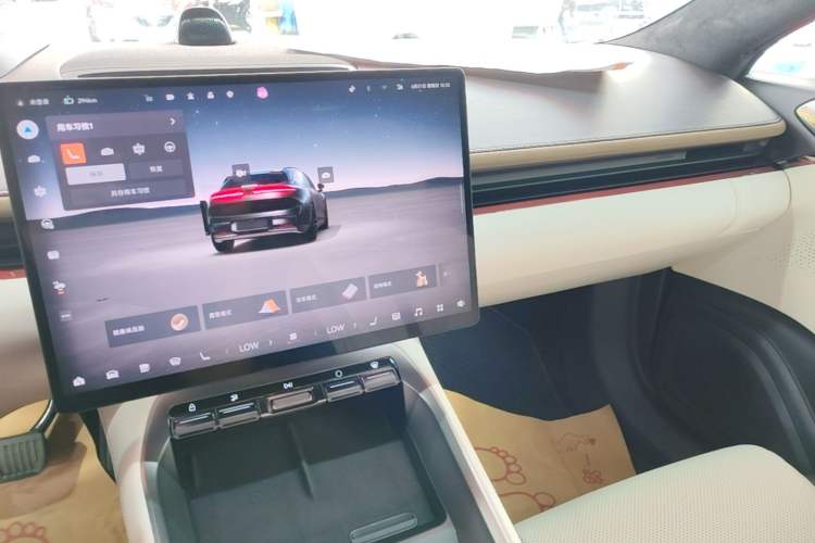 Used Zeekr 007GT 2025 Long-Range Rear-Wheel Drive Intelligent Driving Version 100 kWh Audio And AC Panel