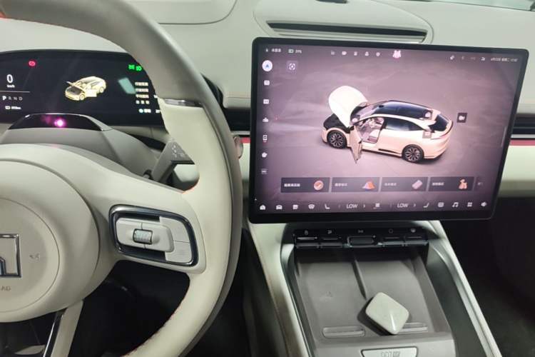 Used Zeekr 007GT 2025 Long-Range Rear-Wheel Drive Intelligent Driving Version 100 kWh Audio And AC Panel