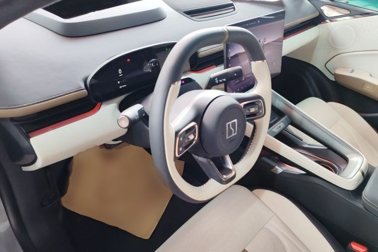 Used Zeekr 007GT 2025 Long-Range Rear-Wheel Drive Intelligent Driving Version 100 kWh Center Console