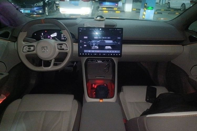 Used Zeekr 007GT 2025 Long-Range Rear-Wheel Drive Intelligent Driving Version 100 kWh Center Console