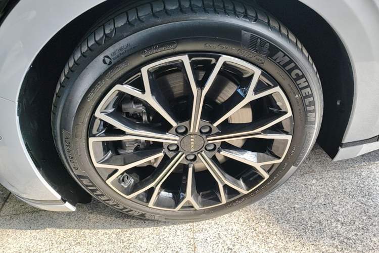 Used Zeekr 007GT 2025 Four-Wheel Drive Intelligent Driving Version 75 kWh Left Front Wheel Hub