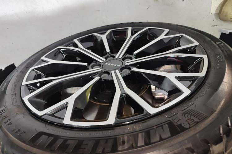 Used Zeekr 007GT 2025 Rear-Drive Intelligent Driving Version 75 kWh Left Front Wheel Hub