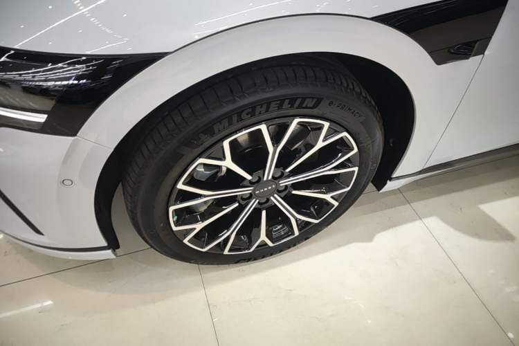 Used Zeekr 007GT 2025 Rear-Drive Intelligent Driving Version 75 kWh Left Front Wheel Hub