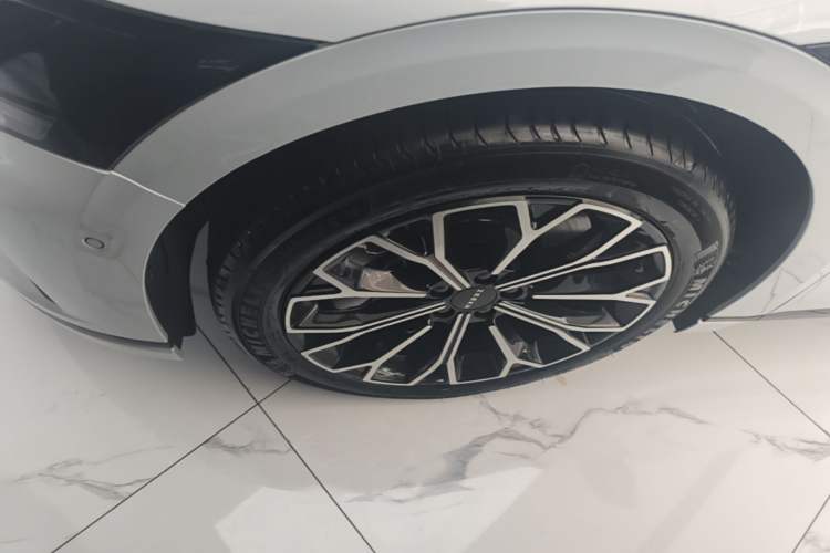Used Zeekr 007GT 2025 Four-Wheel Drive Intelligent Driving Version 75 kWh Left Front Wheel Hub