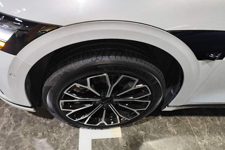 Used Zeekr 007GT 2025 Four-Wheel Drive Intelligent Driving Version 75 kWh Left Front Wheel Hub