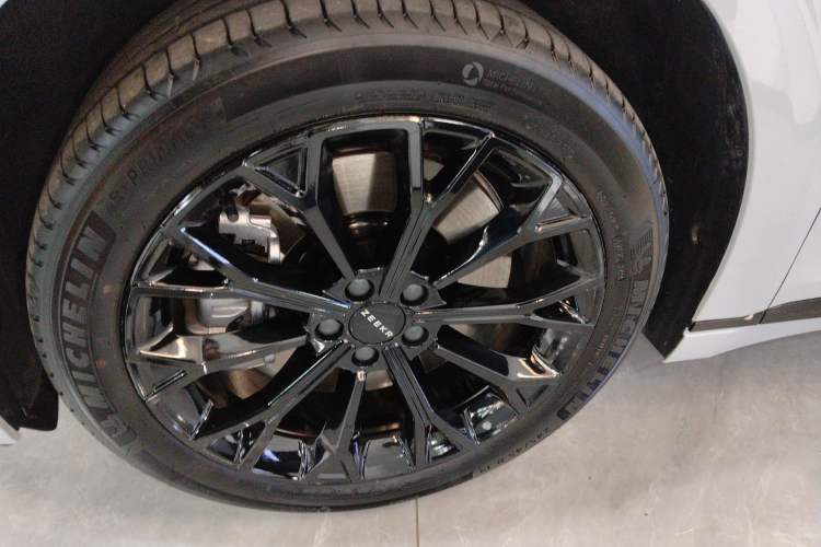Used Zeekr 007GT 2025 Rear-Drive Intelligent Driving Version 75 kWh Left Front Wheel Hub