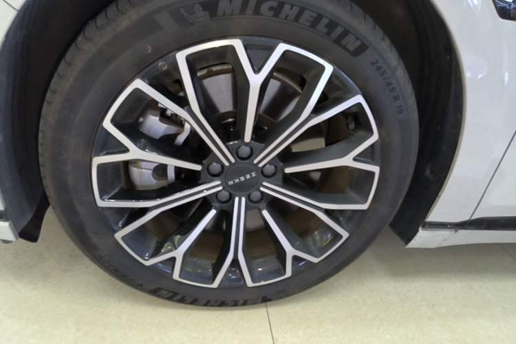 Used Zeekr 007GT 2025 Four-Wheel Drive Intelligent Driving Version 75 kWh Left Front Wheel Hub