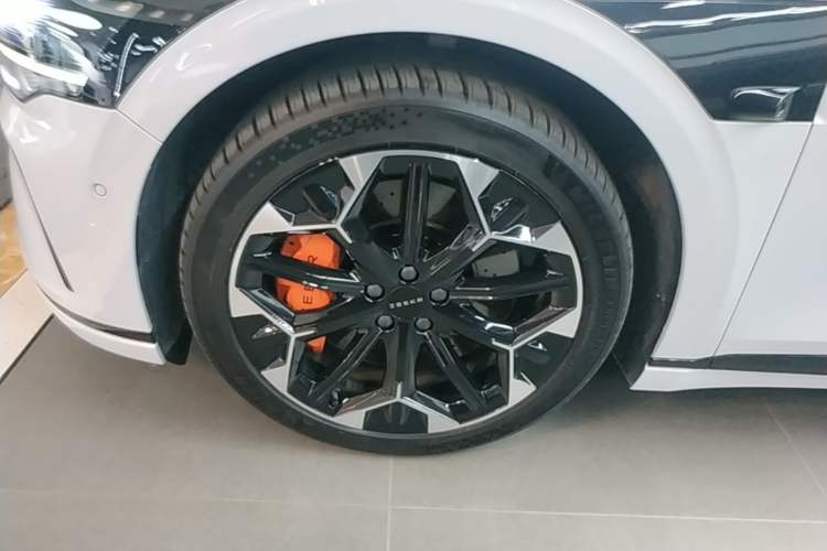 Used Zeekr 007GT 2025 Four-Wheel Drive Intelligent Driving Version 75 kWh Left Front Wheel Hub