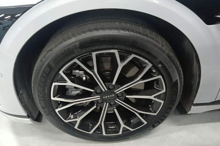 Used Zeekr 007GT 2025 Four-Wheel Drive Intelligent Driving Version 75 kWh Left Front Wheel Hub