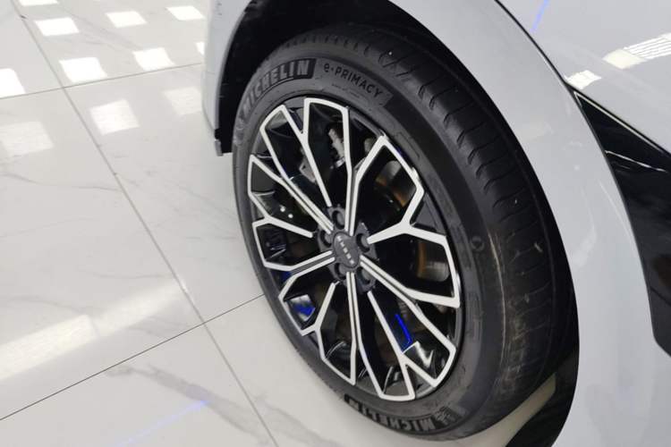 Used Zeekr 007GT 2025 Rear-Drive Intelligent Driving Version 75 kWh Left Front Wheel Hub