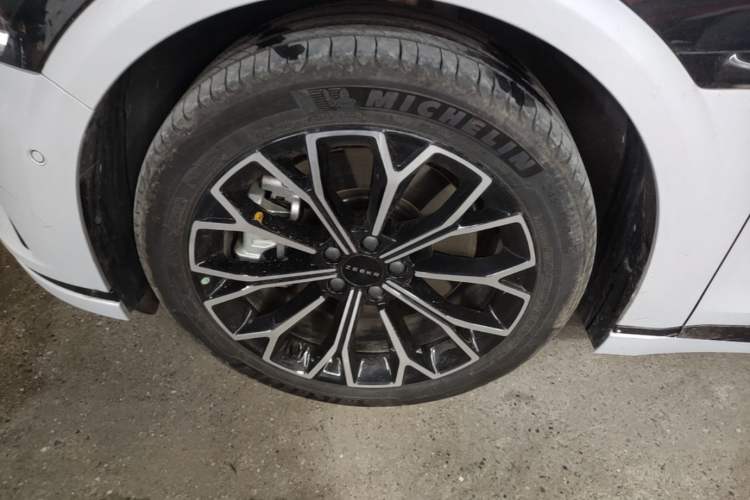 Used Zeekr 007GT 2025 Rear-Drive Intelligent Driving Version 75 kWh Left Front Wheel Hub