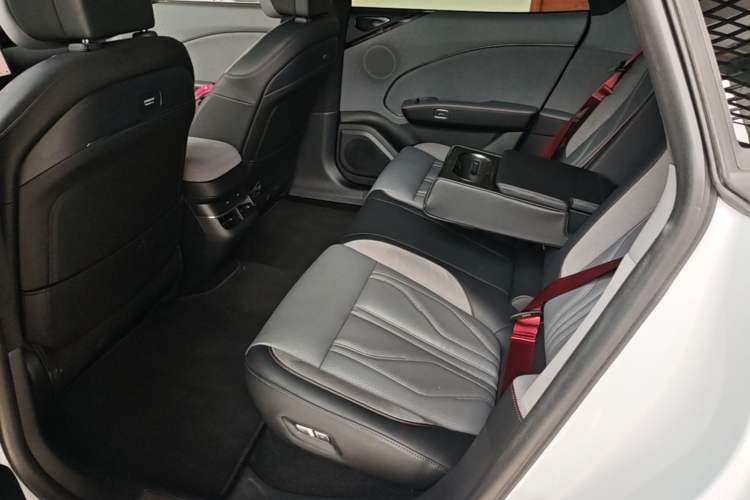 Used Zeekr 007GT 2025 Four-Wheel Drive Intelligent Driving Version 75 kWh Left Rear Seat