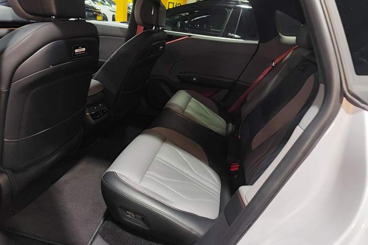 Used Zeekr 007GT 2025 Four-Wheel Drive Intelligent Driving Version 75 kWh Left Rear Seat