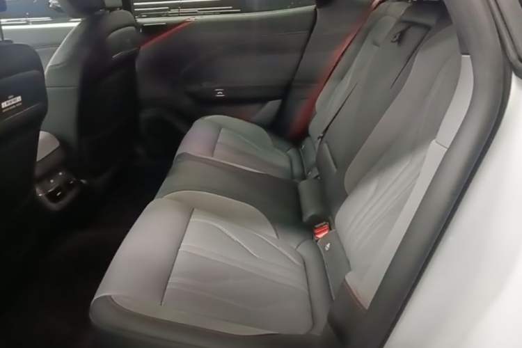 Used Zeekr 007GT 2025 Four-Wheel Drive Intelligent Driving Version 75 kWh Left Rear Seat