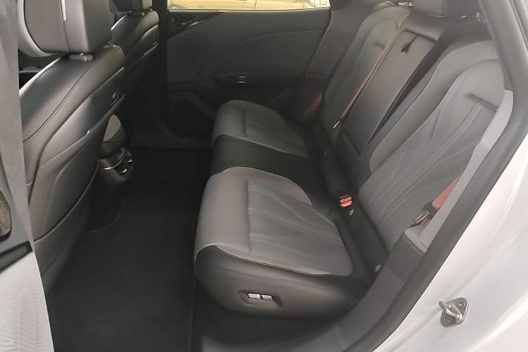 Used Zeekr 007GT 2025 Rear-Drive Intelligent Driving Version 75 kWh Left Rear Seat