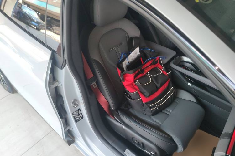 Used Zeekr 007GT 2025 Four-Wheel Drive Intelligent Driving Version 75 kWh Right Front Seat