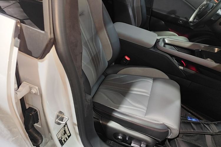 Used Zeekr 007GT 2025 Four-Wheel Drive Intelligent Driving Version 75 kWh Right Front Seat