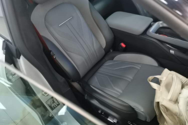 Used Zeekr 007GT 2025 Four-Wheel Drive Intelligent Driving Version 75 kWh Right Front Seat
