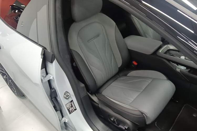 Used Zeekr 007GT 2025 Four-Wheel Drive Intelligent Driving Version 75 kWh Right Front Seat