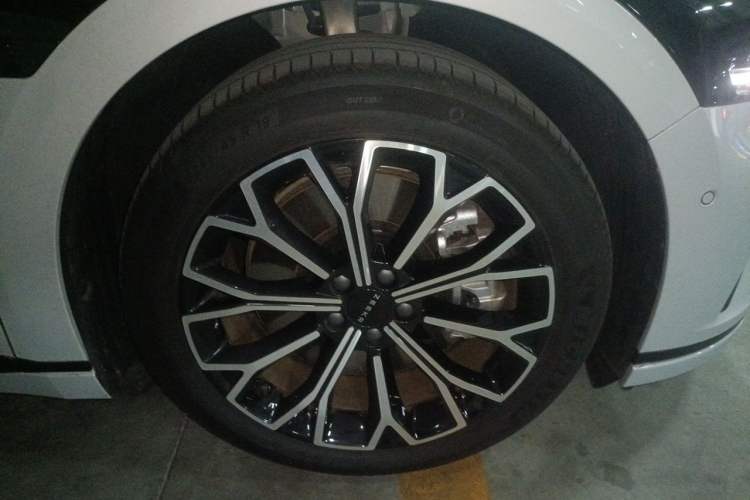 Used Zeekr 007GT 2025 Long-Range Rear-Wheel Drive Intelligent Driving Version 100 kWh Right Front Wheel Hub