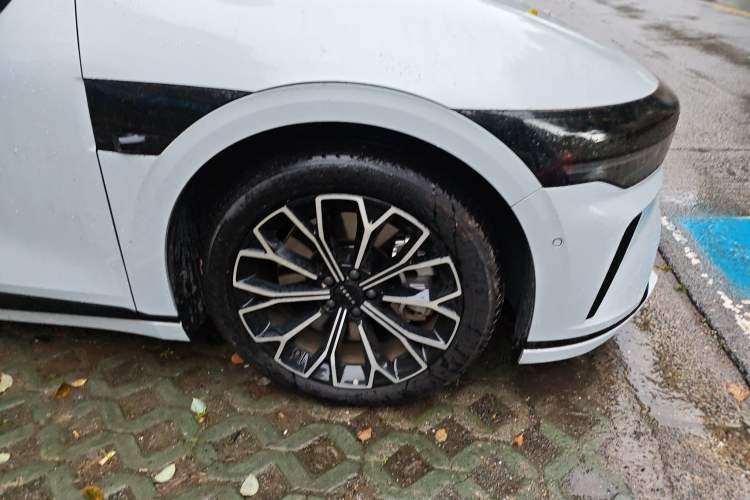 Used Zeekr 007GT 2025 Rear-Drive Intelligent Driving Version 75 kWh Right Front Wheel Hub