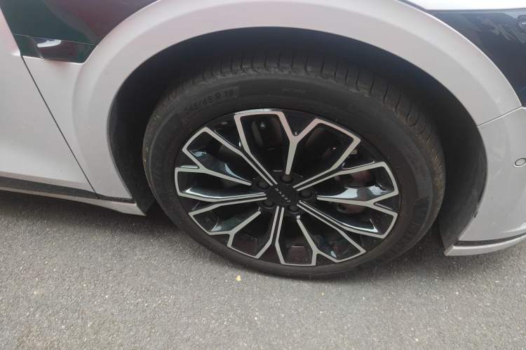 Used Zeekr 007GT 2025 Rear-Drive Intelligent Driving Version 75 kWh Right Front Wheel Hub