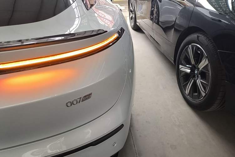 Used Zeekr 007GT 2025 Four-Wheel Drive Intelligent Driving Version 75 kWh Right Rear Taillight