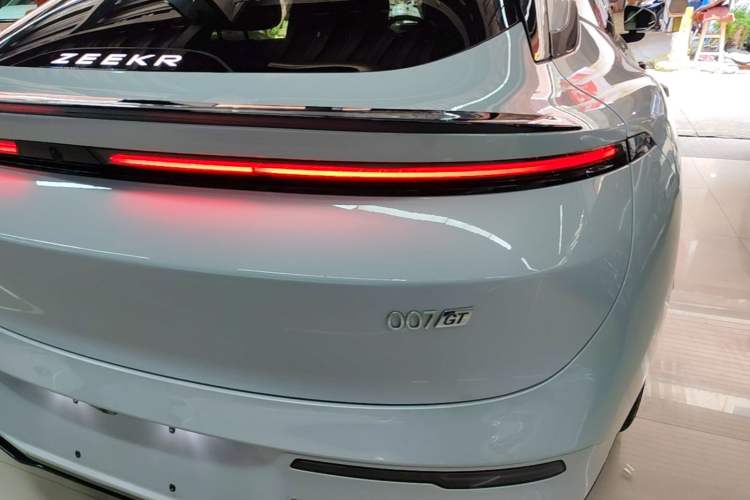 Used Zeekr 007GT 2025 Long-Range Rear-Wheel Drive Intelligent Driving Version 100 kWh Right Rear Taillight