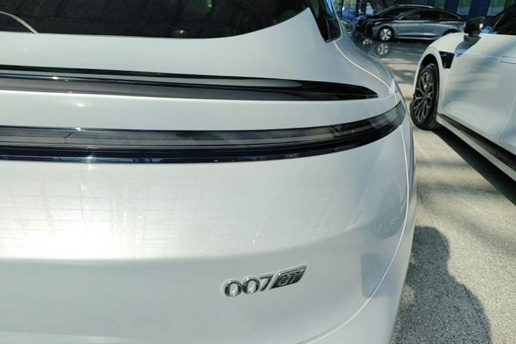 Used Zeekr 007GT 2025 Four-Wheel Drive Intelligent Driving Version 75 kWh Right Rear Taillight