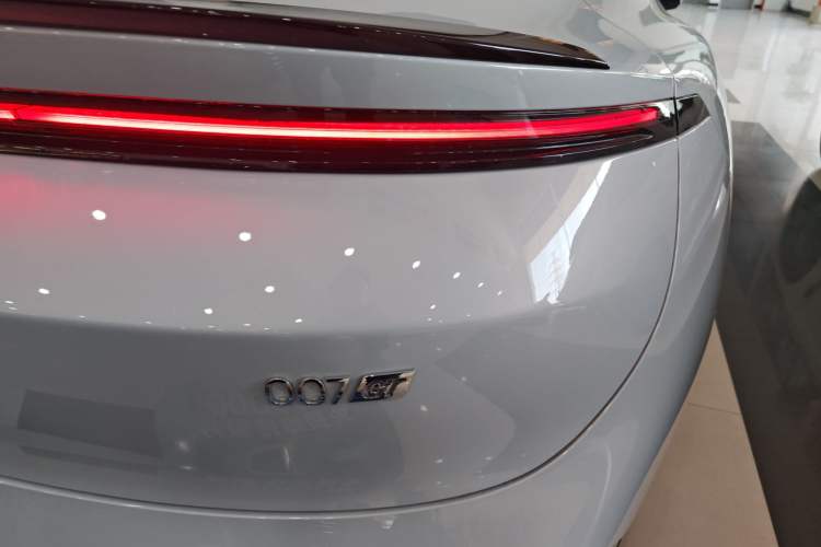 Used Zeekr 007GT 2025 Rear-Drive Intelligent Driving Version 75 kWh Right Rear Taillight
