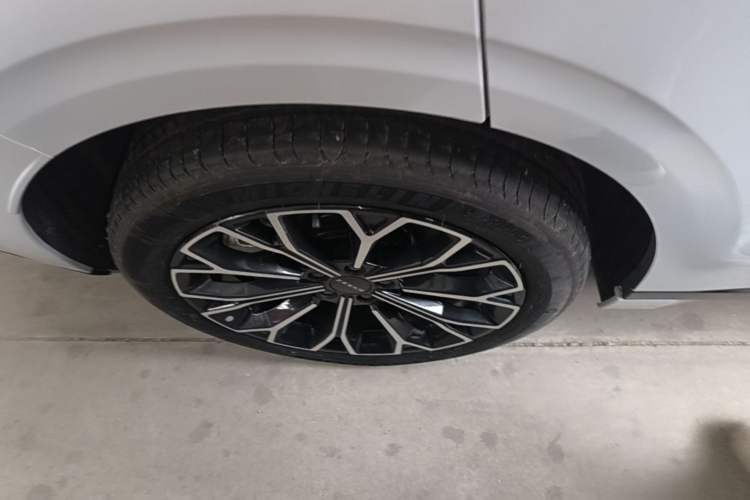 Used Zeekr 007GT 2025 Four-Wheel Drive Intelligent Driving Version 75 kWh Right Rear Wheel Hub