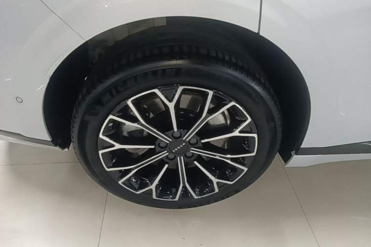 Used Zeekr 007GT 2025 Four-Wheel Drive Intelligent Driving Version 75 kWh Right Rear Wheel Hub