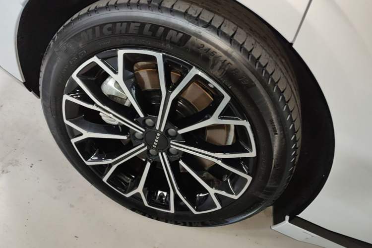 Used Zeekr 007GT 2025 Rear-Drive Intelligent Driving Version 75 kWh Right Rear Wheel Hub