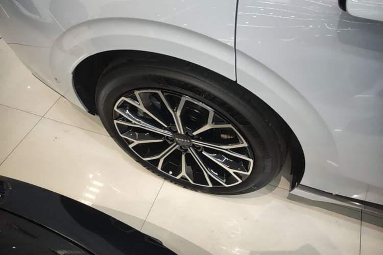 Used Zeekr 007GT 2025 Rear-Drive Intelligent Driving Version 75 kWh Right Rear Wheel Hub