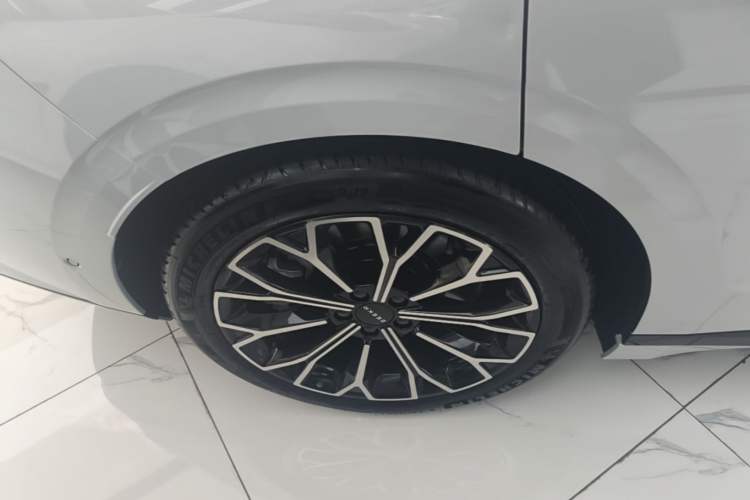 Used Zeekr 007GT 2025 Four-Wheel Drive Intelligent Driving Version 75 kWh Right Rear Wheel Hub