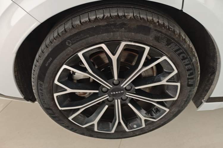 Used Zeekr 007GT 2025 Four-Wheel Drive Intelligent Driving Version 75 kWh Right Rear Wheel Hub