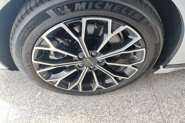 Used Zeekr 007GT 2025 Four-Wheel Drive Intelligent Driving Version 75 kWh Right Rear Wheel Hub